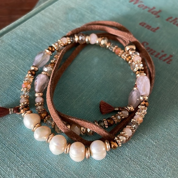 Wrap around pearl and stone bracelet. - Picture 2 of 2
